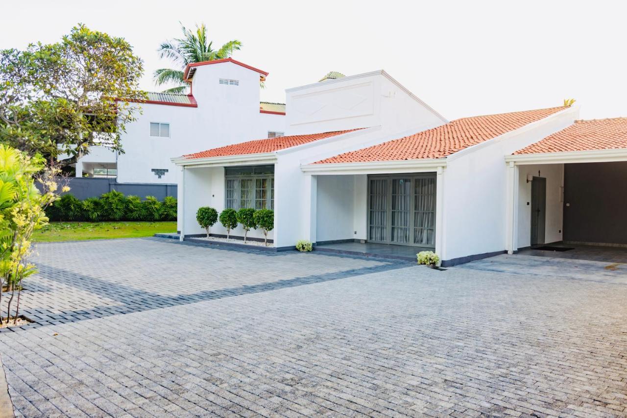 Bony'S Holiday Inn Negombo Exterior photo