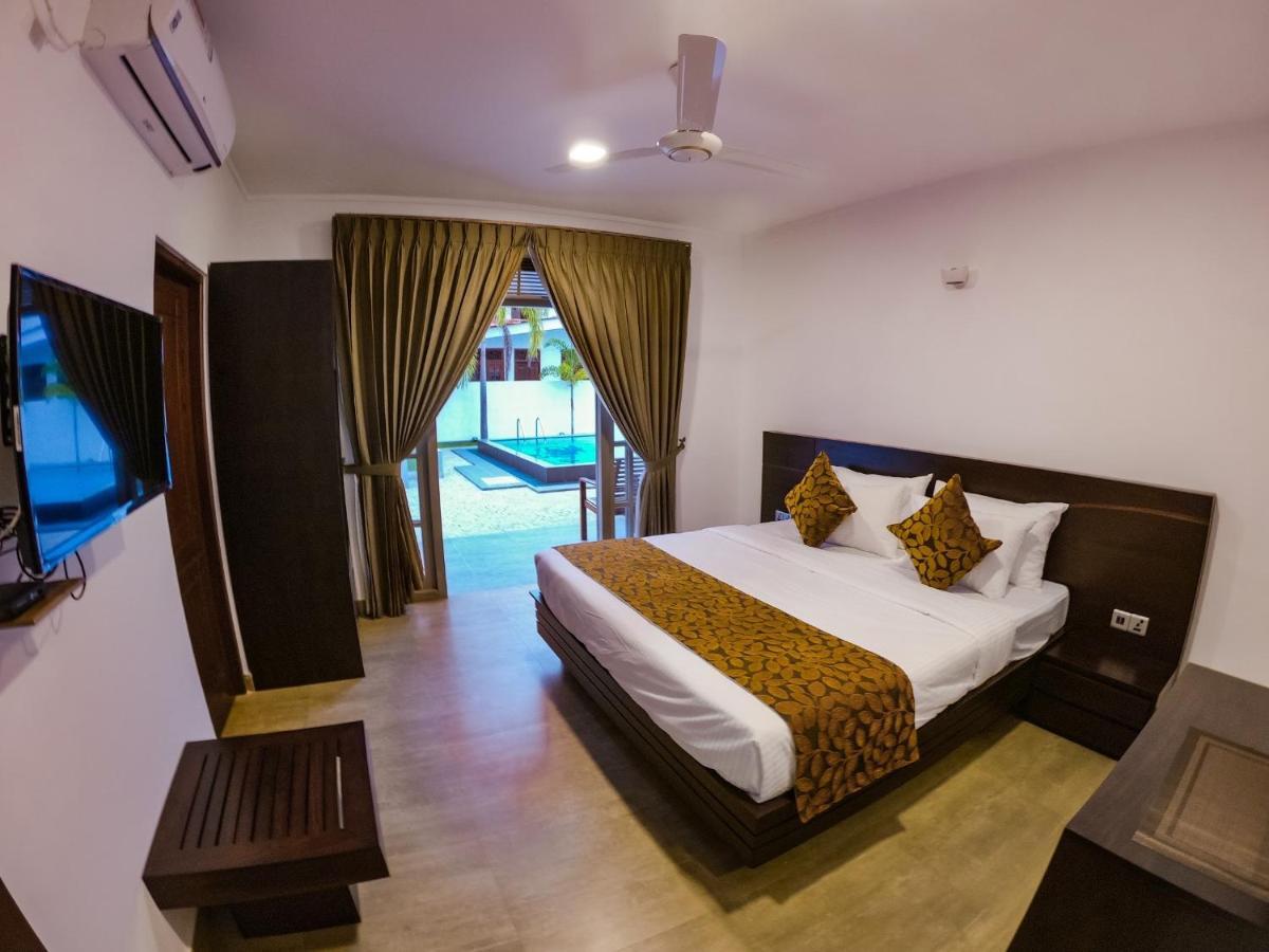 Bony'S Holiday Inn Negombo Exterior photo